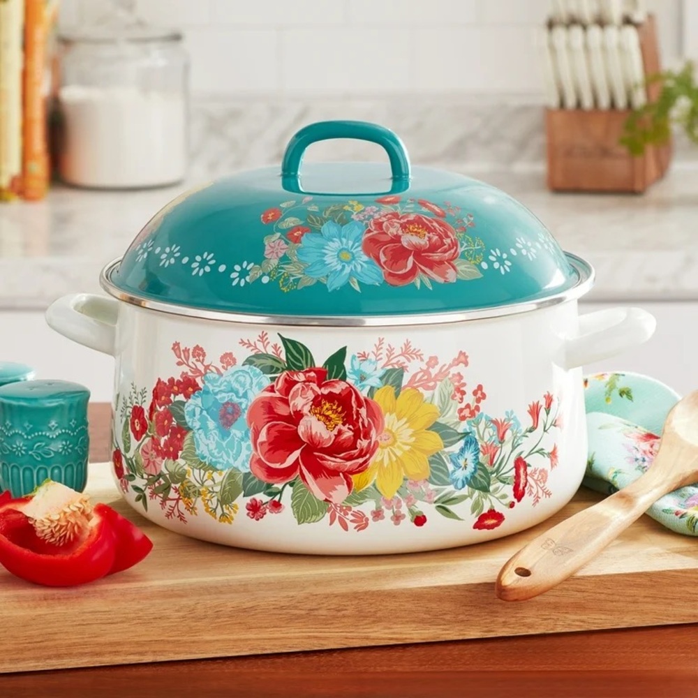 The Pioneer Woman Fancy Flourish Enamel on Steel 6.4-Quart Dutch Oven